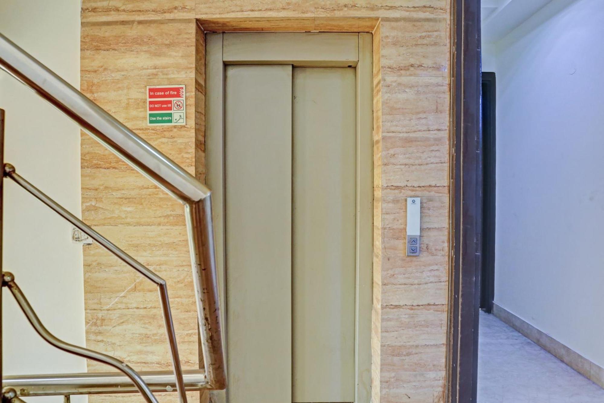 Hotel O Golden Key Inn Punjabi Bagh Ню Делхи Екстериор снимка